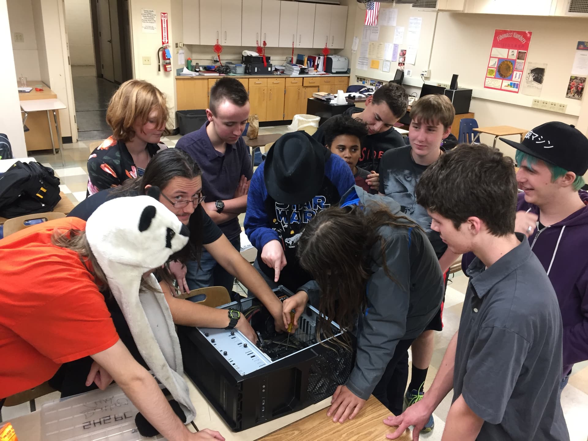 Sentinel High School Computer Building Club 2018 — students and PC builds, photo 10