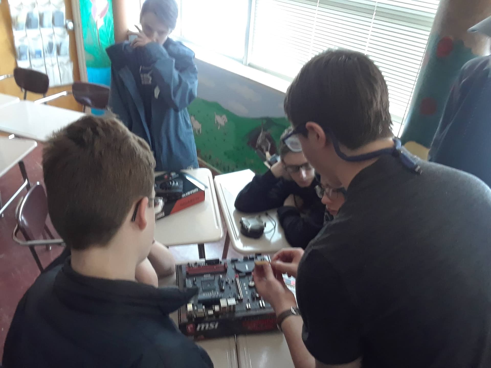 Sentinel High School Computer Building Club 2019 — students and PC builds, photo 6